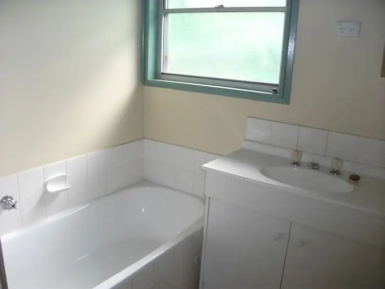 Fifth view of Homely house listing, 4 Kynan Close, Lake Haven NSW 2263