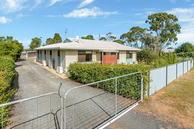 8 Peters Street, Goombungee QLD 4354