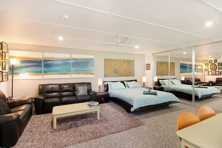 14 Tweed St