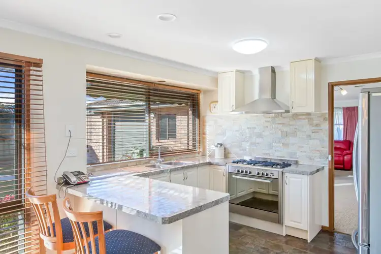 Fifth view of Homely house listing, 8 Plymouth Court, Craigieburn VIC 3064