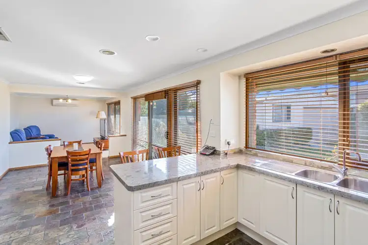 Sixth view of Homely house listing, 8 Plymouth Court, Craigieburn VIC 3064