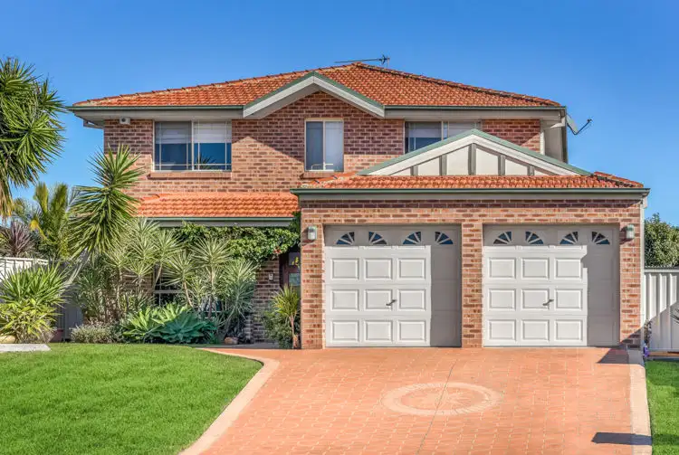 18 Gibbs Place, St Helens Park NSW 2560