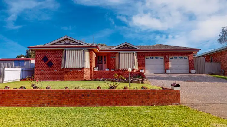 10 John Potts Drive, Junee NSW 2663