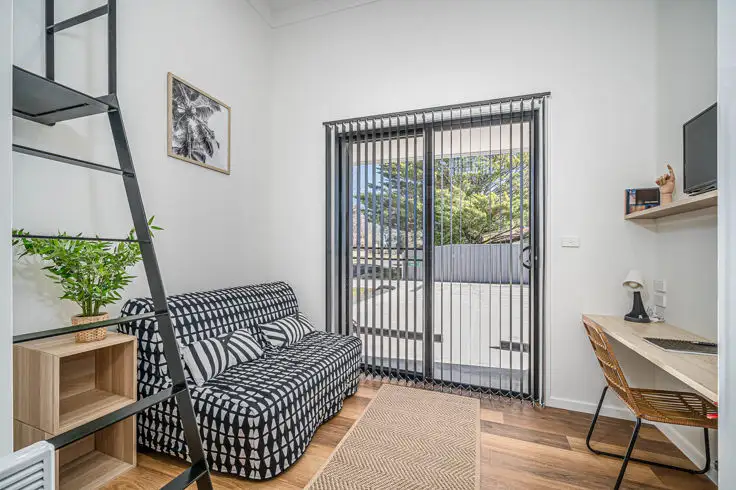 Room 11/7 Helen Avenue