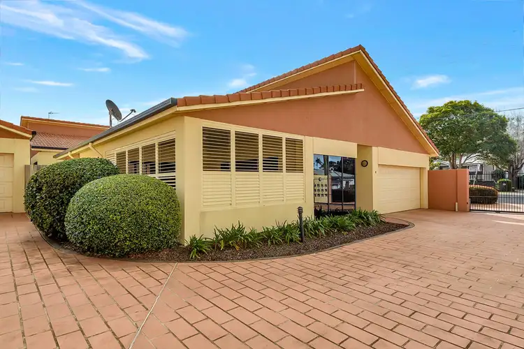 2/224 Herries Street, Newtown QLD 4350