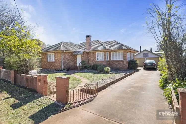 325 South Street, Harristown QLD 4350