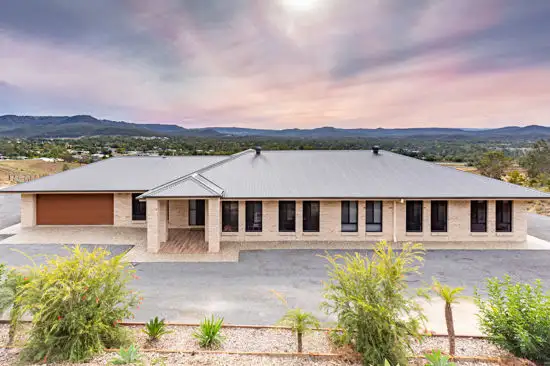 8 Twilight Court, Withcott QLD 4352
