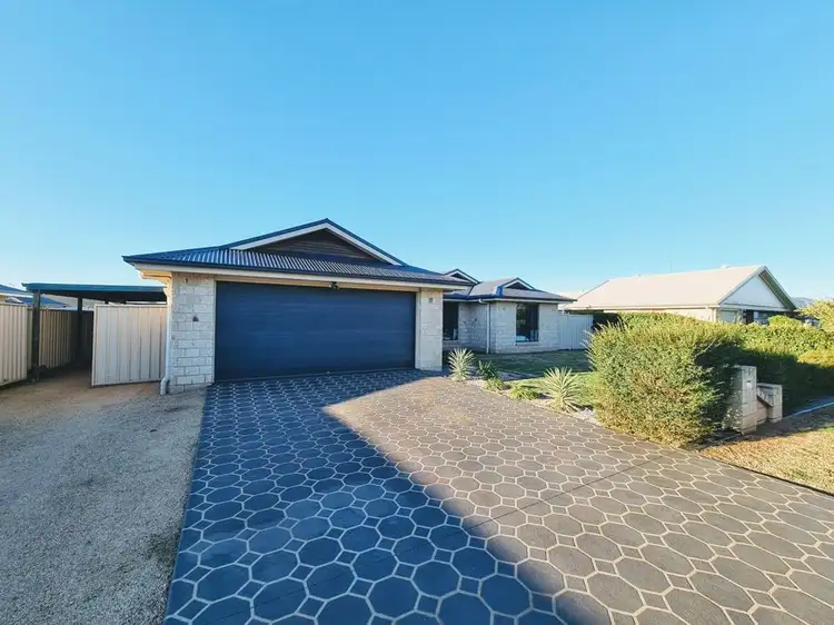 4 Debbie Crt, Oakey QLD 4401