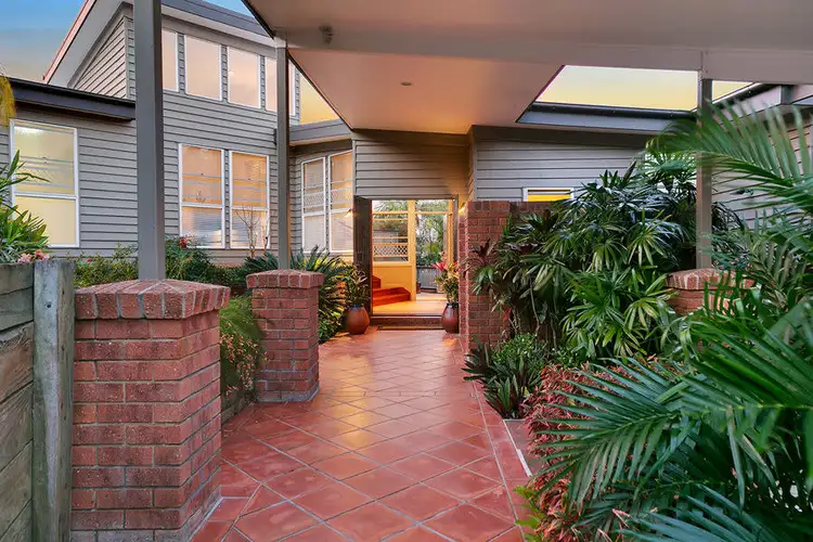 52 Maculata Drive, Chapel Hill QLD 4069