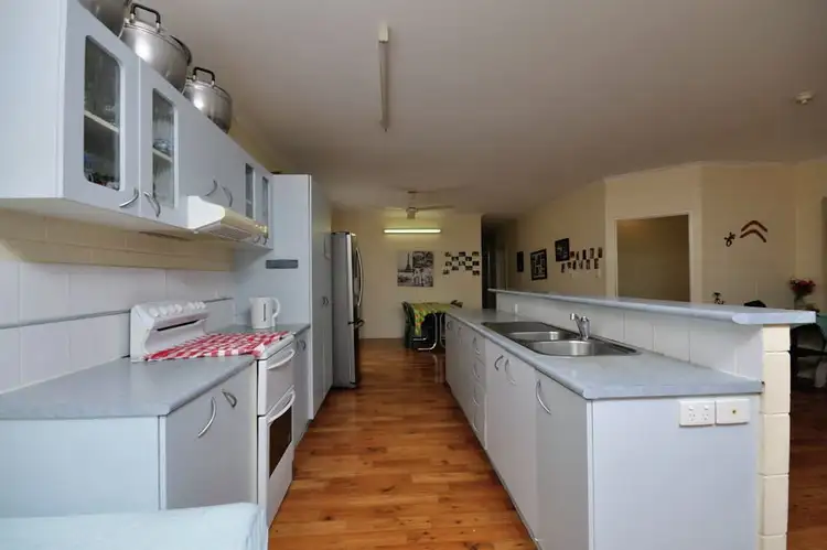 4 Harlequin Street, White Rock QLD 4868