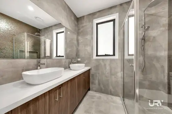 16 HESLOP ST, Mickleham VIC 3064