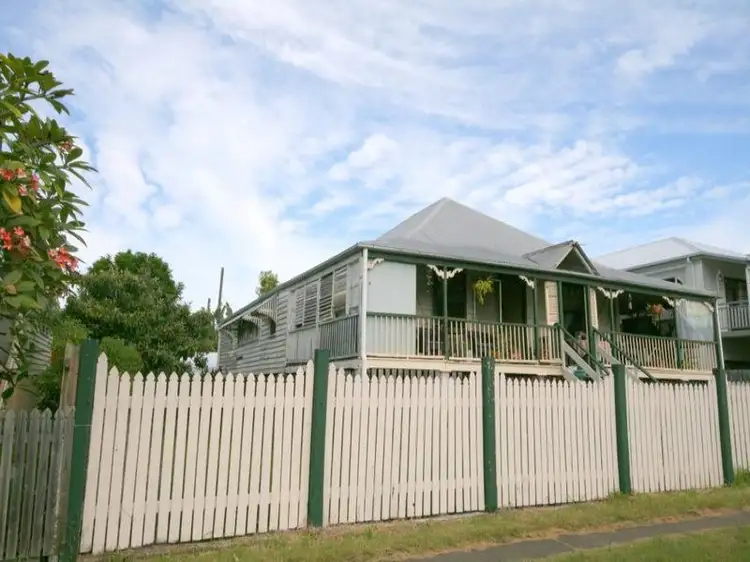 12 Pine St, Wynnum QLD 4178