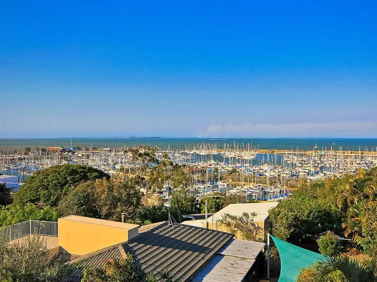 60 Oceana Tce, Manly QLD 4179