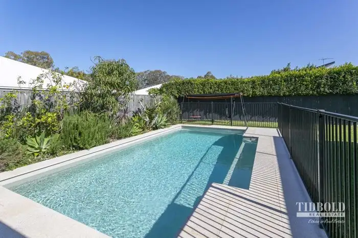 Third view of Homely house listing, 8 Highgreen Place, Thornlands QLD 4164