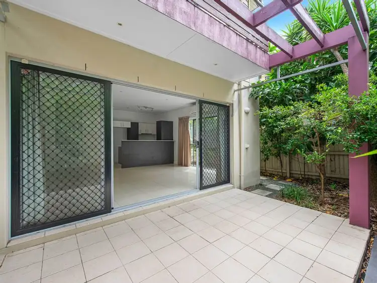 Fifth view of Homely townhouse listing, 2/309 Riding Road, Balmoral QLD 4171