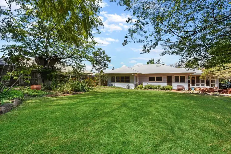 3 Barry Street, Mount Lofty QLD 4350