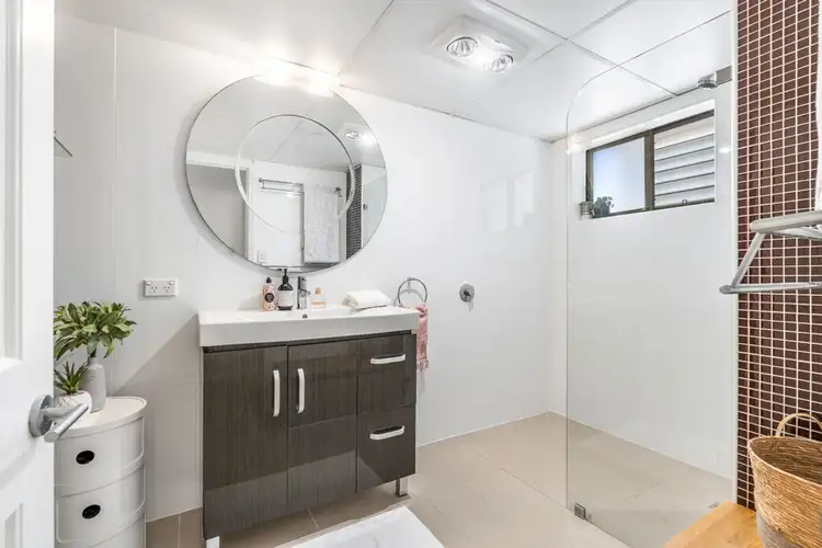 Fifth view of Homely apartment listing, 2/27 Weston Street, Coorparoo QLD 4151