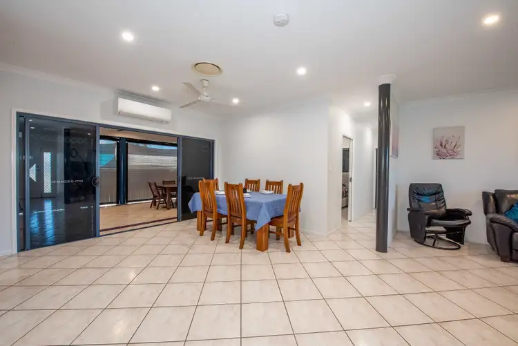 Sixth view of Homely house listing, 2 Carmela Court, Ooralea QLD 4740