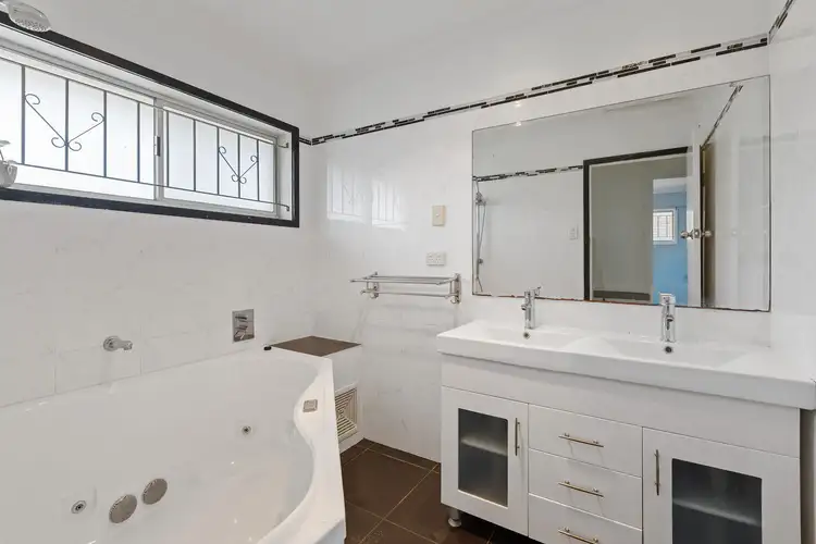 Fifth view of Homely house listing, 32 Salandra Street, Mansfield QLD 4122