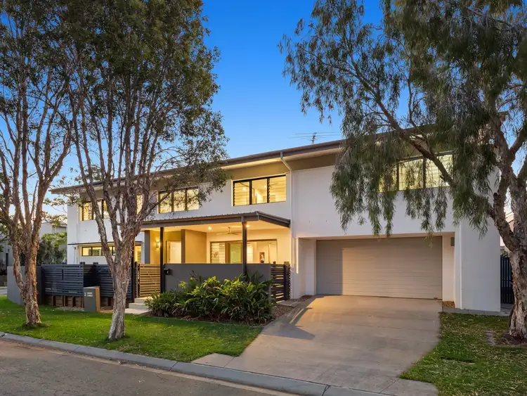 2 Edgewater Place, Bulimba QLD 4171