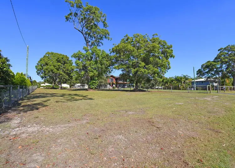 25 Beacon Road, Booral QLD 4655