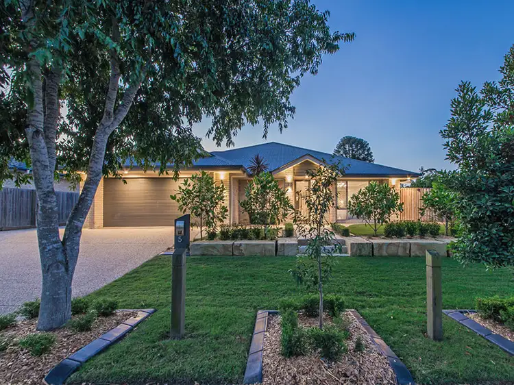 5 Sylvateere Cr, Wakerley QLD 4154