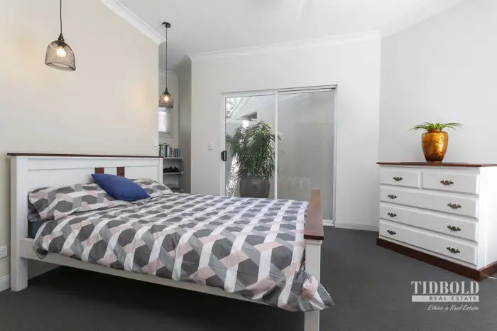 Fifth view of Homely house listing, 2 Lionel Court, Redland Bay QLD 4165