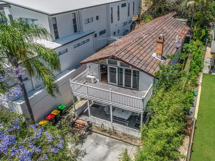 33 Sixth Avenue, St Lucia QLD 4067