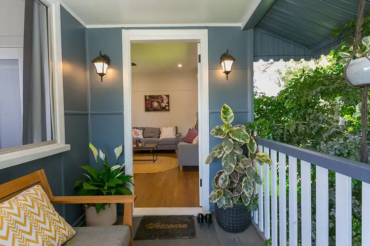 137 South Station Road, Silkstone QLD 4304