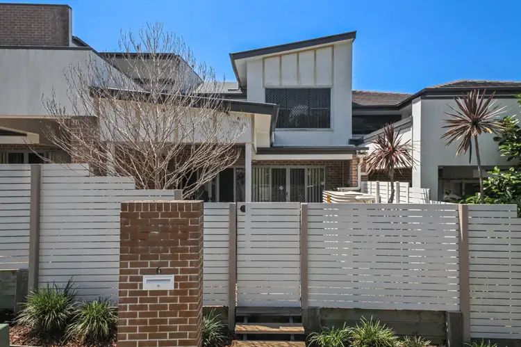 6 Worchester Crescent, Wakerley QLD 4154