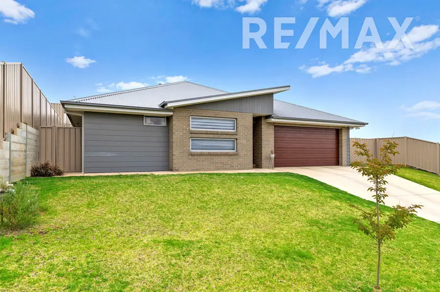 Main view of Homely house listing, 2/2 Exford Loop, Bourkelands NSW 2650