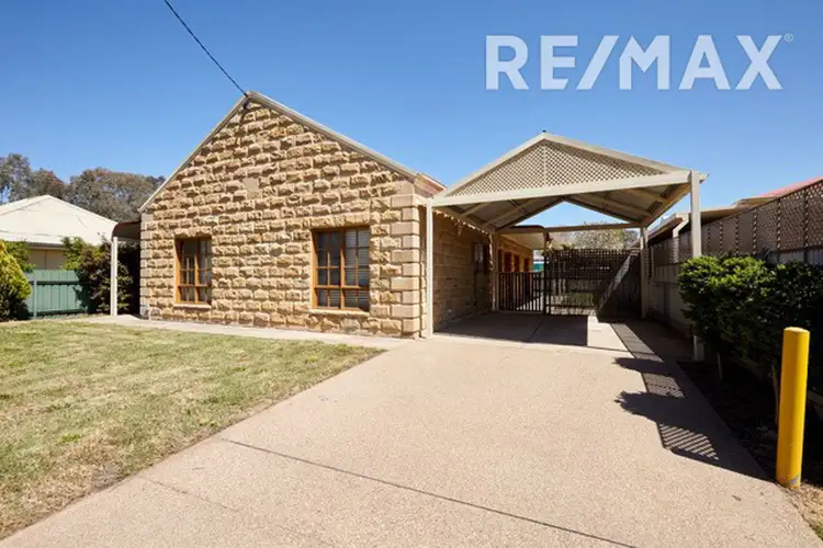 18 Rowe Street, Lake Albert NSW 2650