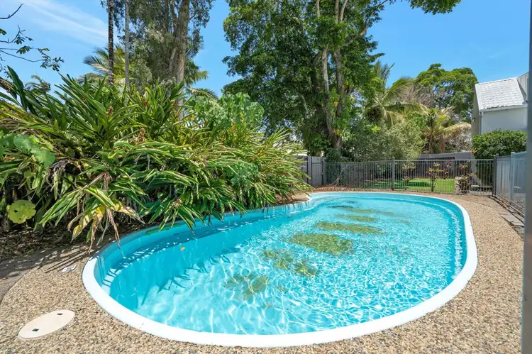 Main view of Homely townhouse listing, 2/462-464 McCoombe Street, Mooroobool QLD 4870