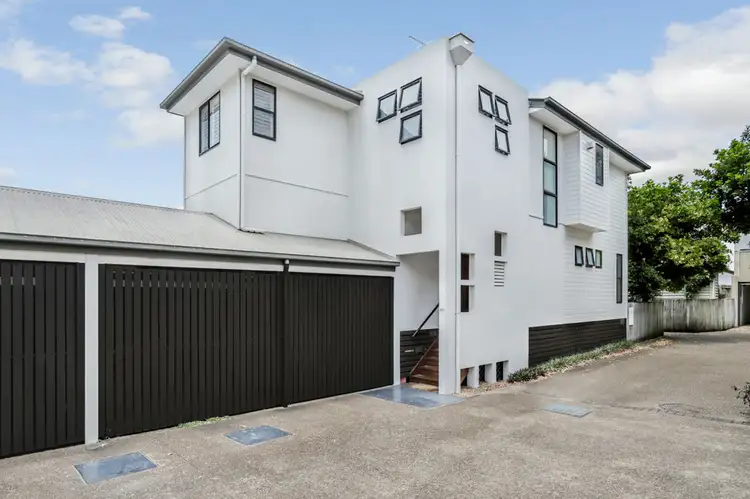 61 Riding Road, Hawthorne QLD 4171