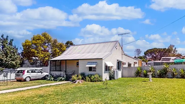 12 Lord Street, Junee NSW 2663