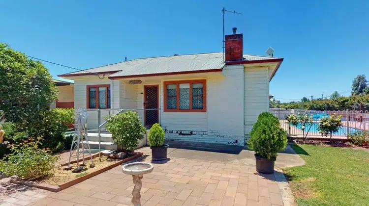 1 Pretoria Avenue, Junee NSW 2663