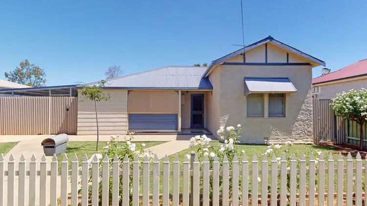 60 Regent Street, Junee NSW 2663