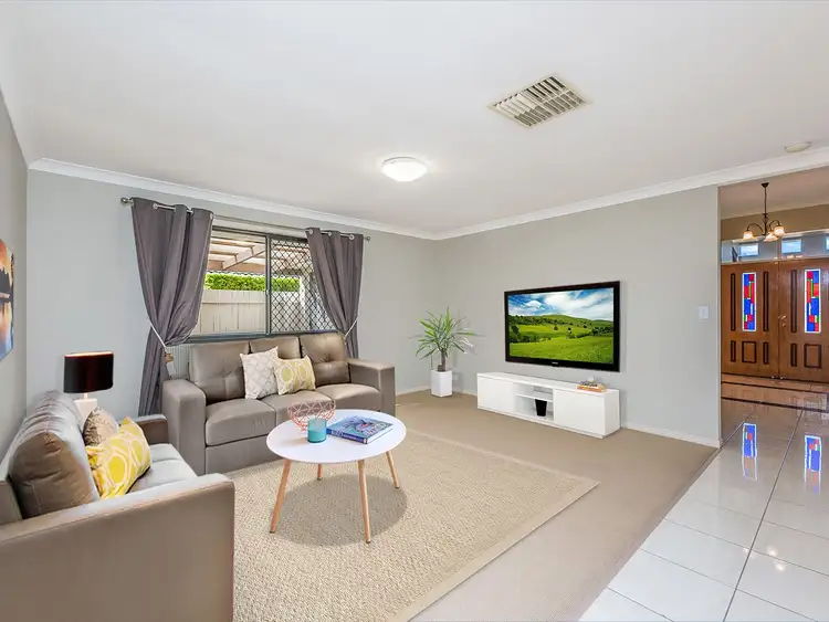 9 Burnside Pl, Forest Lake QLD 4078