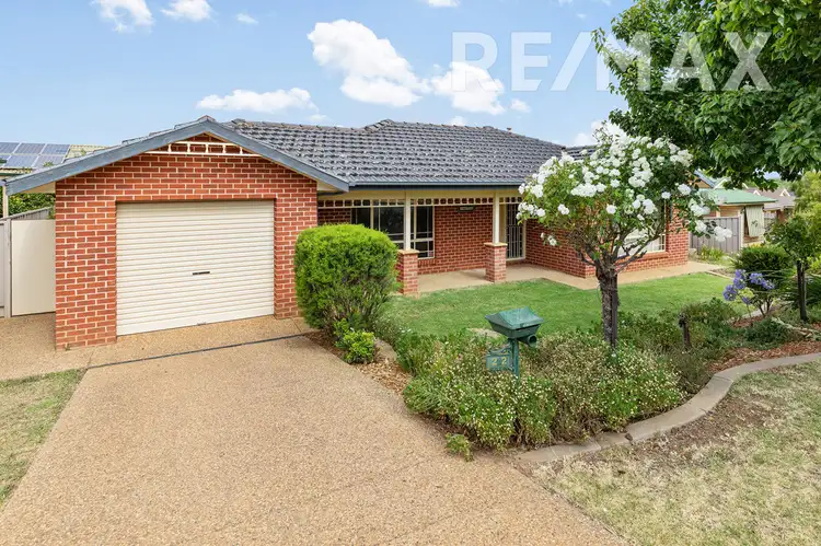 2/2 Lachlan Place, Tatton NSW 2650