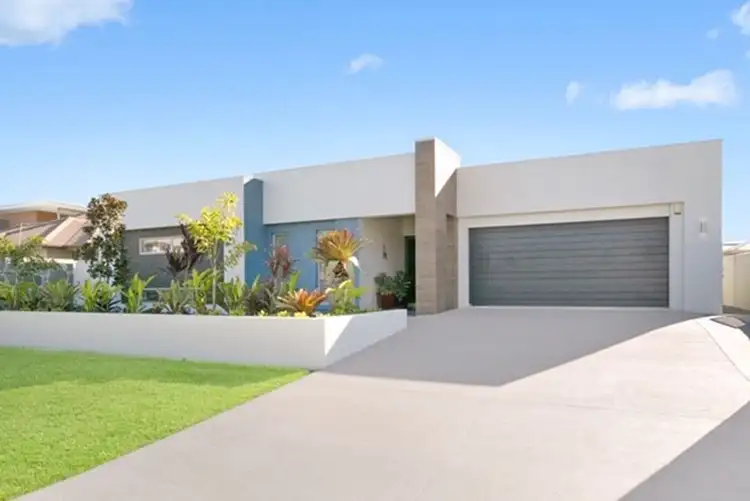 4 Bond Street, Pelican Waters QLD 4551