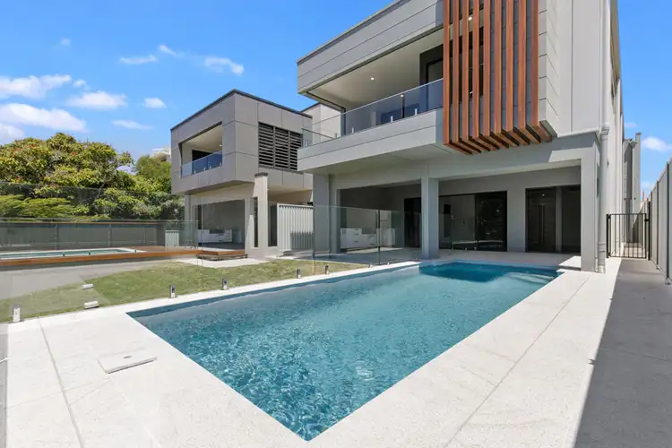 254 Esplanade, Pialba QLD 4655