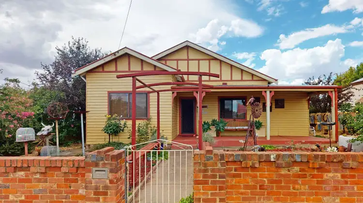 12 Florence Street, Junee NSW 2663