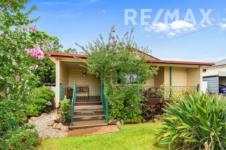 11 Macquarie Street, Mount Austin NSW 2650