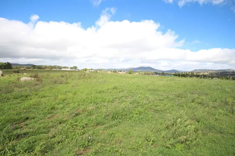 255 East Street, Tenterfield NSW 2372