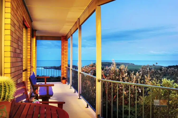 63 Dammerel Crescent, Emerald Beach NSW 2456