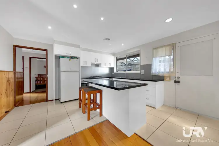 Fifth view of Homely house listing, 10 Kingswood Drive, Craigieburn VIC 3064