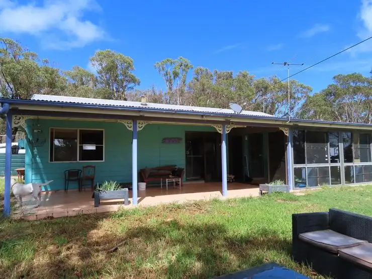 19 Memorial Lane, Amiens QLD 4380