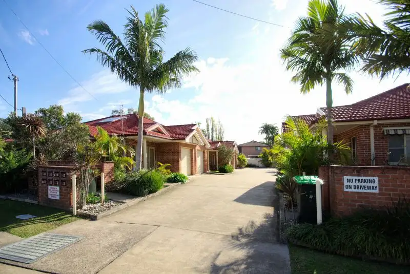 Main view of Homely villa listing, 2/25-27 Wybalena Cres, Toormina NSW 2452