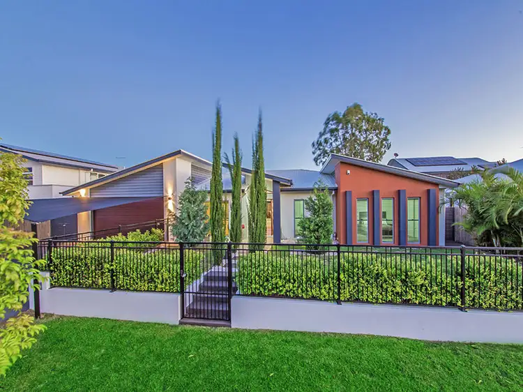 19 Rowland Avenue, Wakerley QLD 4154