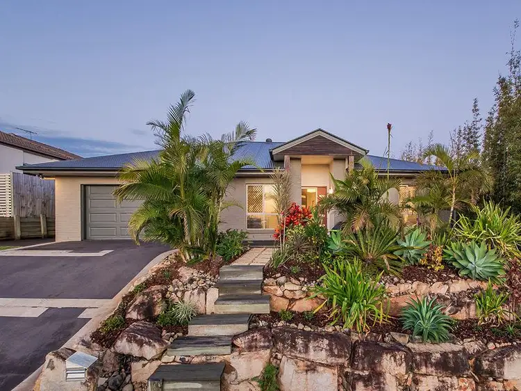4 Lachlan Dve, Wakerley QLD 4154